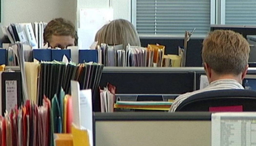 Εργάζεσαι; Δες τι θα γίνει με το ωράριο, την άδειά σου και τις αποδοχές σου